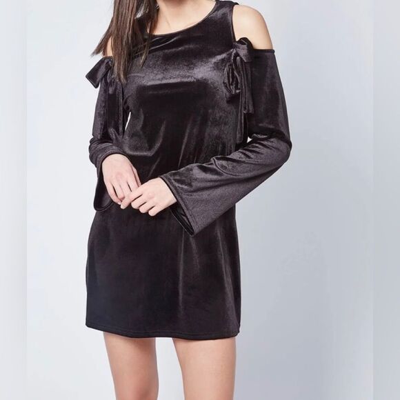 NWT Romeo & Juliet Couture Velvet Like Ribbon Tie Cold Shoulder Dress Burgundy - Picture 7 of 7